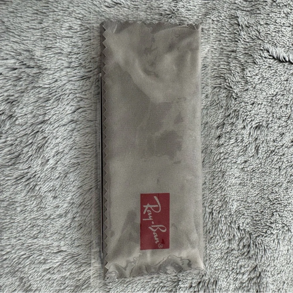 Ray-Ban‎ Black Leather Sunglasses Case with Cleaning Cloth Snap Closure NWOT